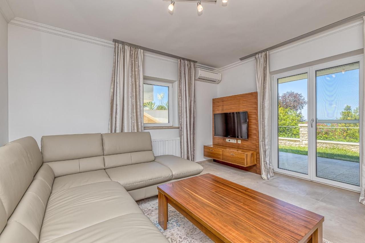 Villa Milena With Pool And Sea View Crveni Vrh Esterno foto