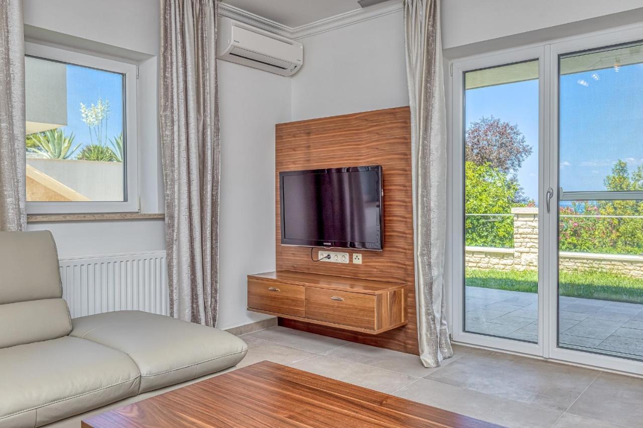 Villa Milena With Pool And Sea View Crveni Vrh Esterno foto